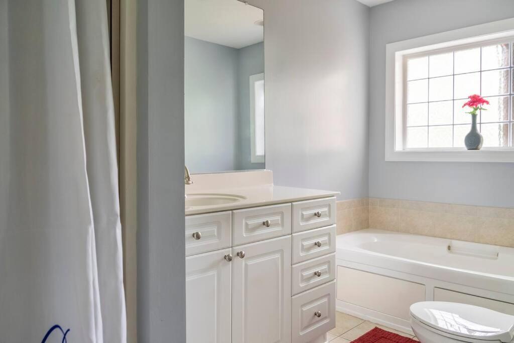 Private Room Balcony And Bathroom In Charleston Exterior photo