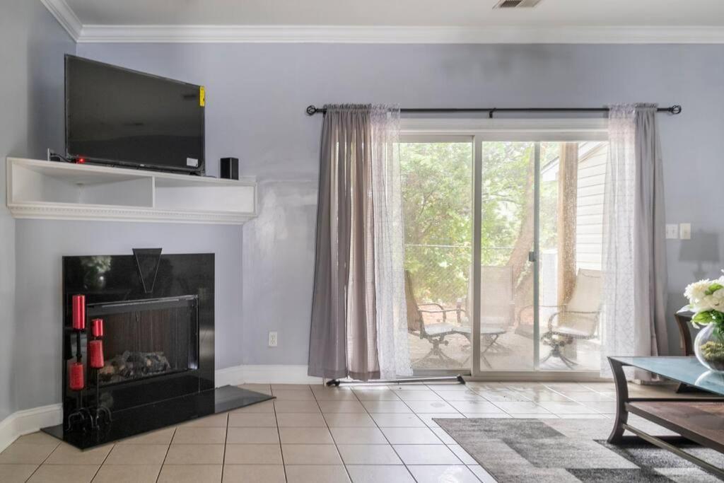 Private Room Balcony And Bathroom In Charleston Exterior photo
